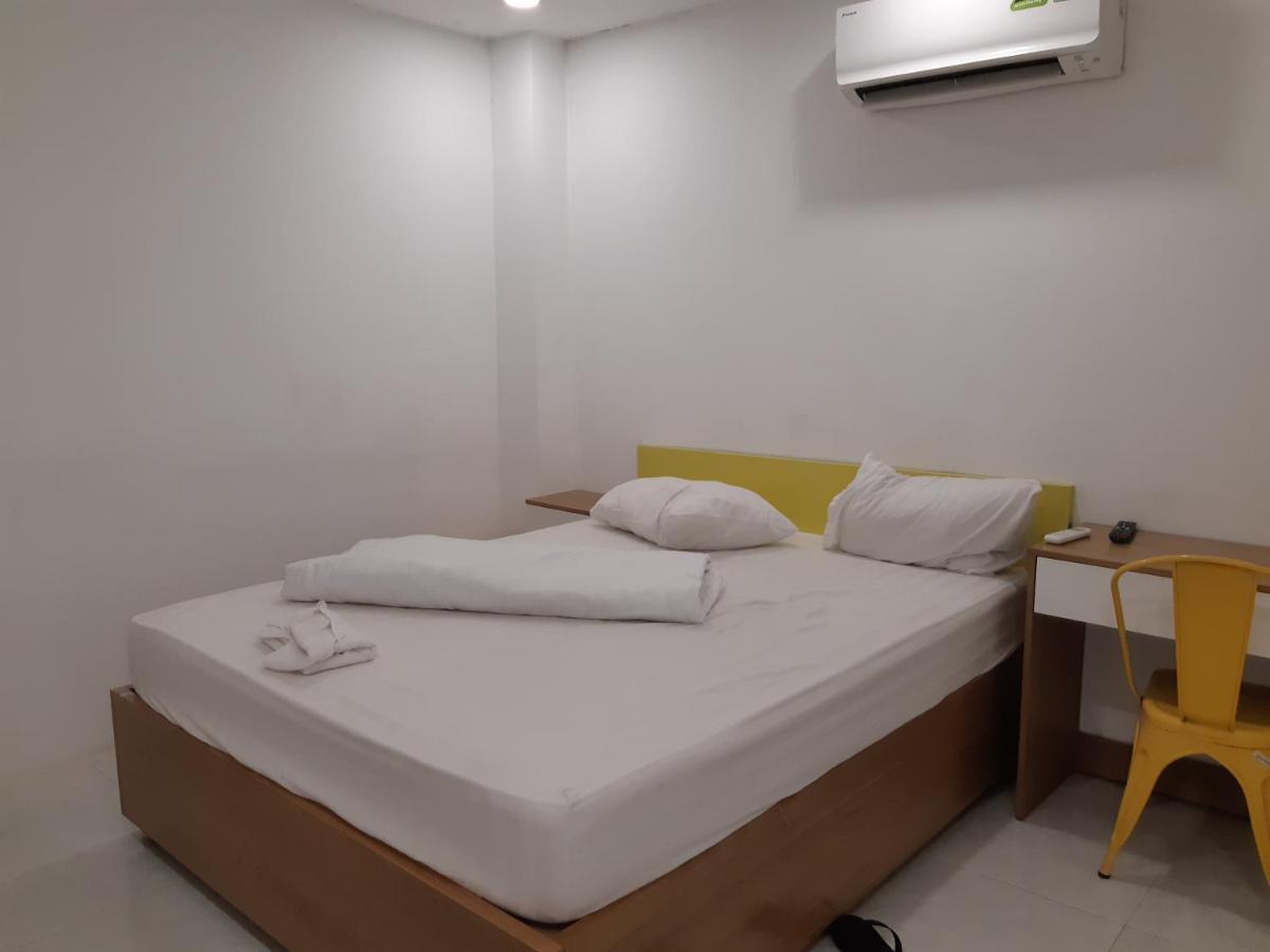 Yelo Hostel & Cafe Хошимін Екстер'єр фото