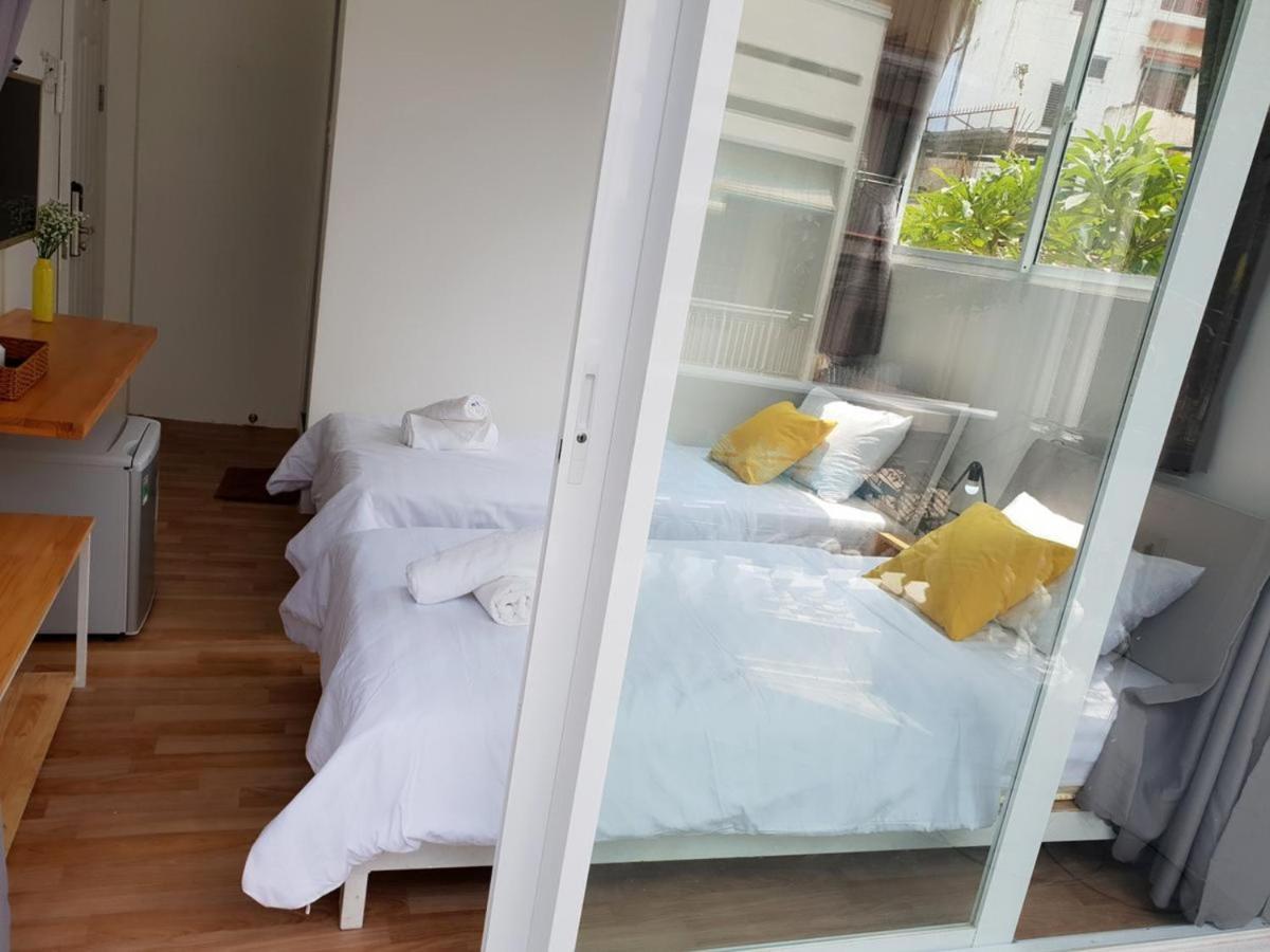 Yelo Hostel & Cafe Хошимін Екстер'єр фото